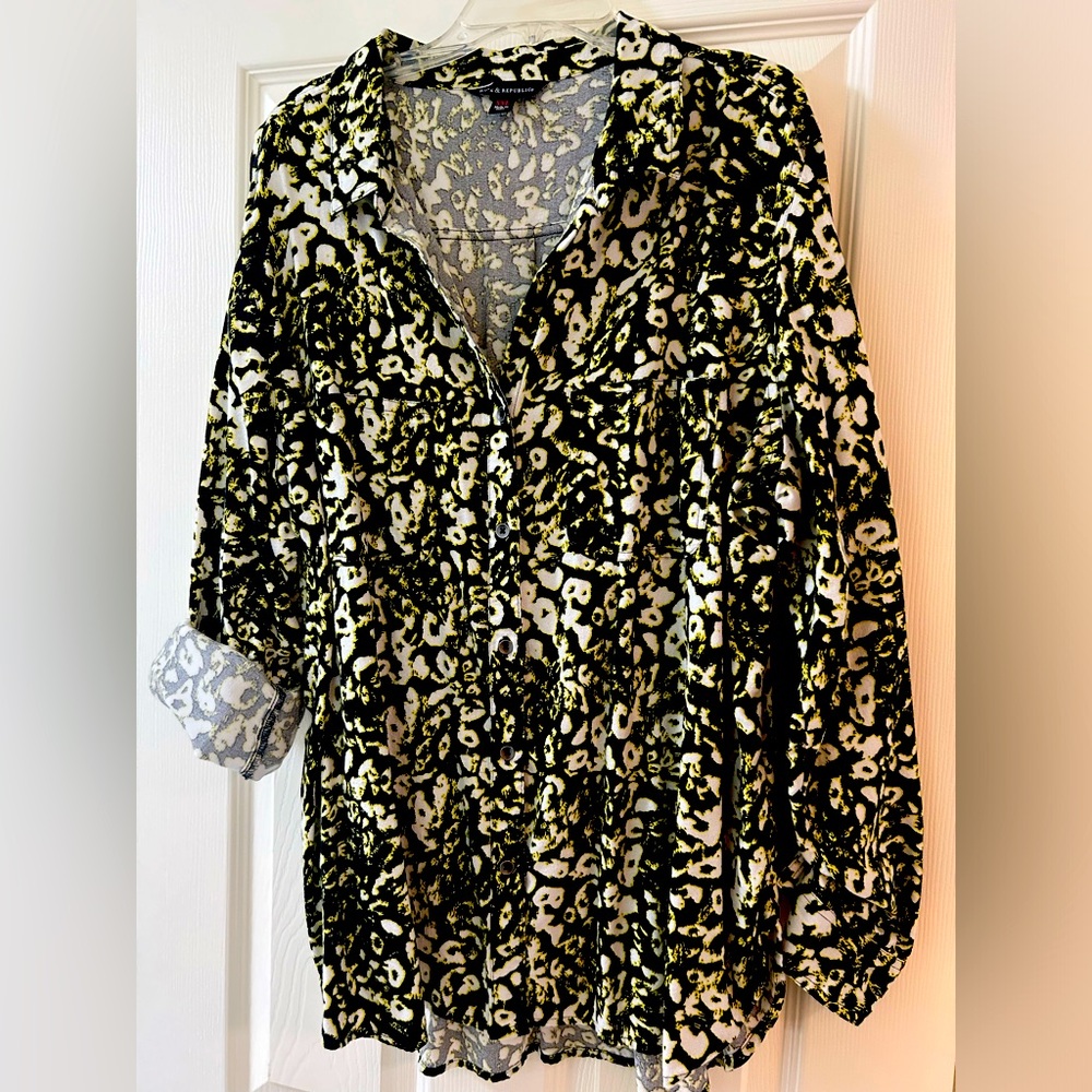 Rock & Republic button down yellow, black and white print top. XXL
